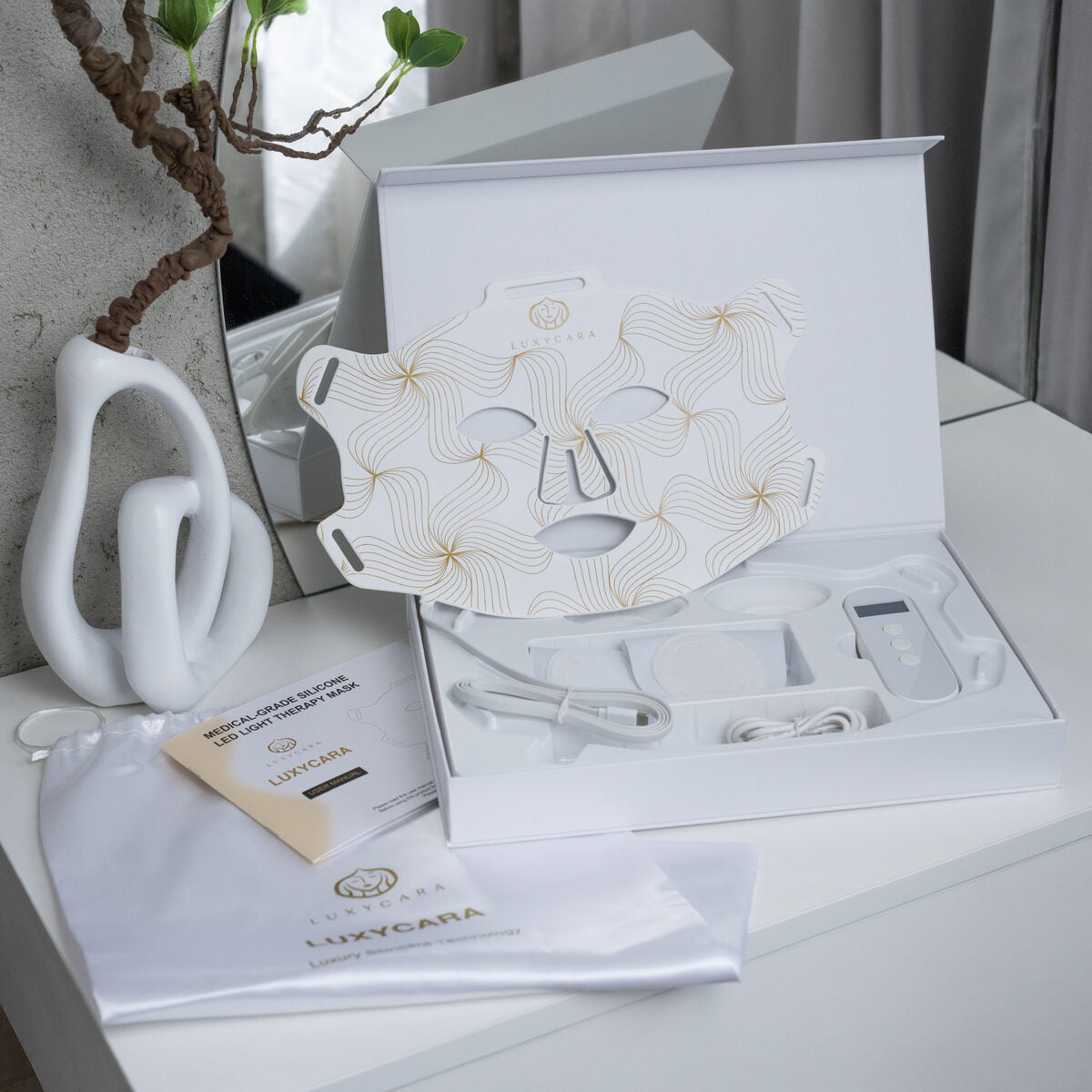 Luxycara LED mask and accessories
